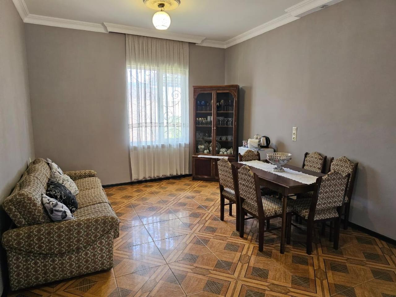 Guest House Amo คูทายสิ ภายนอก รูปภาพ