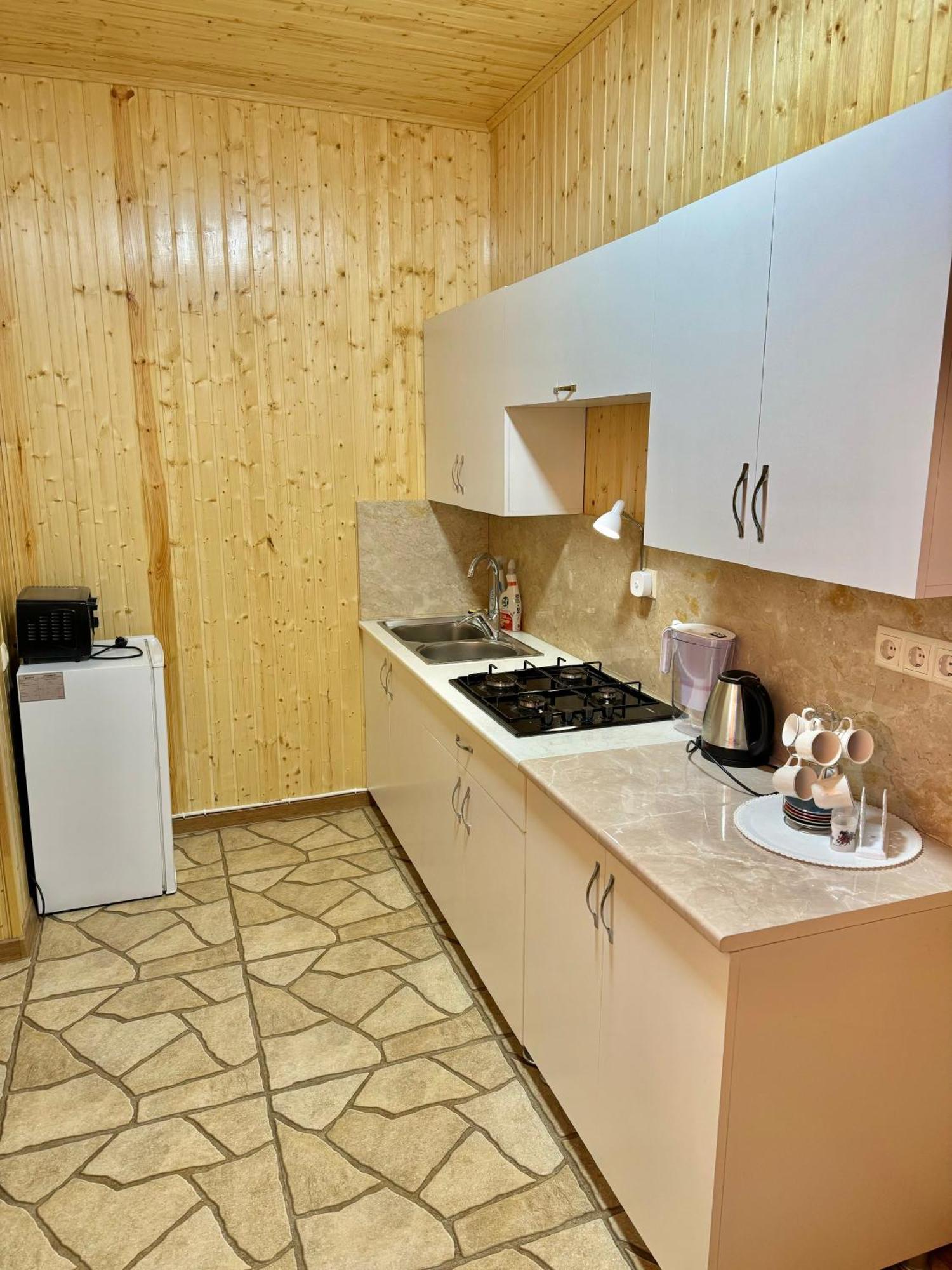 Guest House Amo คูทายสิ ภายนอก รูปภาพ